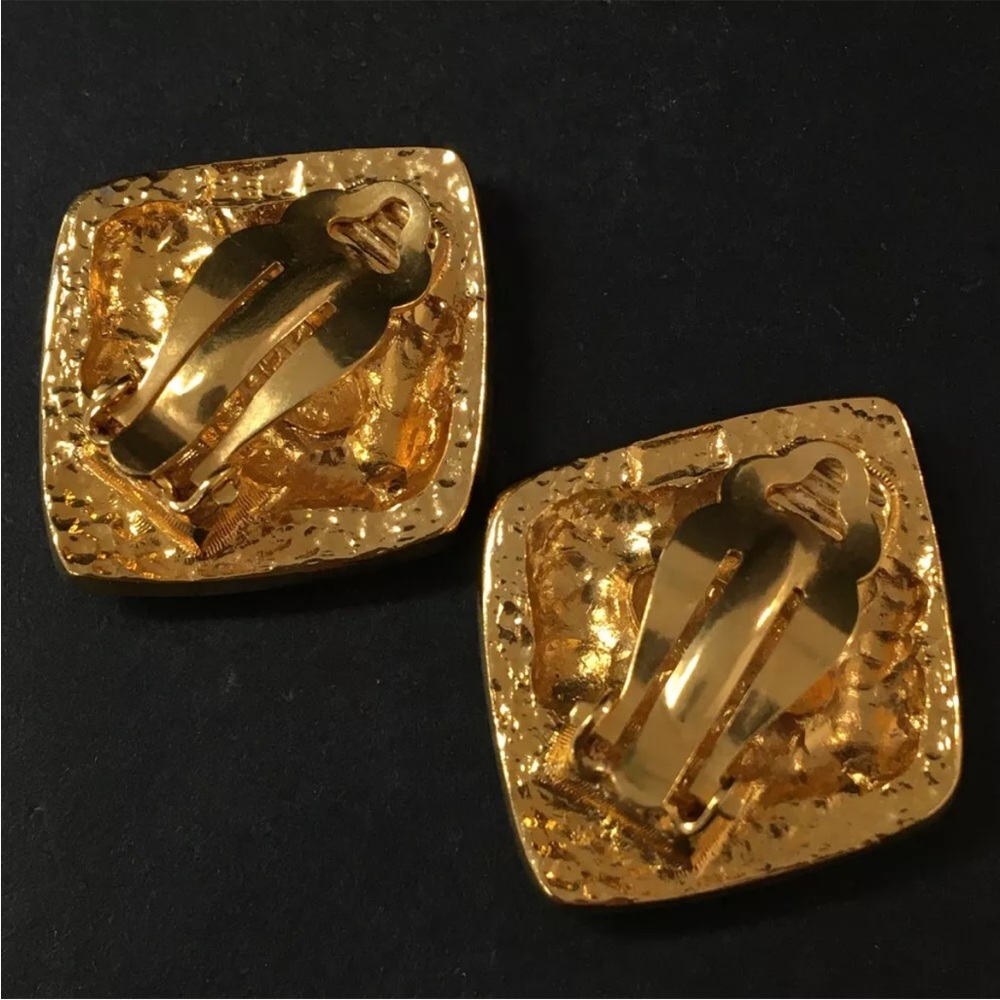 CHANEL CC Logo Gold Tone Earrings - Picture 4 of 7